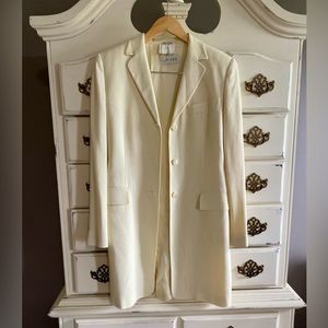 Beautiful Maska coat. Made in Italy. Size 42 is US 8. Mother of pearl buttons.